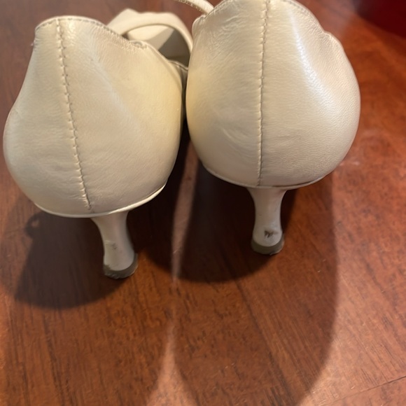 Size 8 1/2 Cream open toe leather heels with strap. Worn 2x. Comfy. - Picture 3 of 6